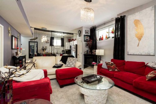 1164 Keystone Road West, Lethbridge, AB - Indoor Photo Showing Living Room