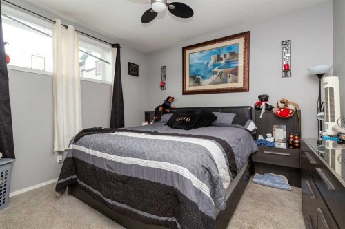 1164 Keystone Road West, Lethbridge, AB - Indoor Photo Showing Bedroom