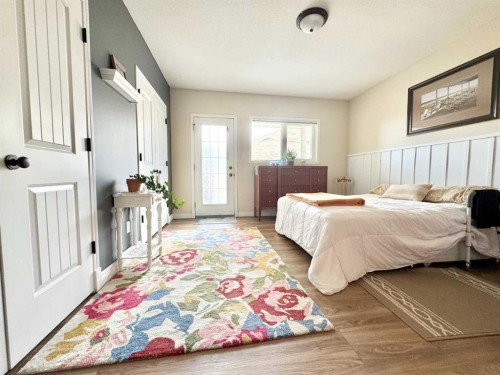 2-373 Canyon Boulevard West, Lethbridge, AB - Indoor Photo Showing Bedroom