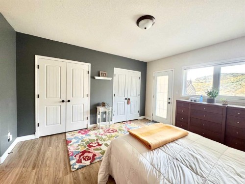 2-373 Canyon Boulevard West, Lethbridge, AB - Indoor Photo Showing Bedroom