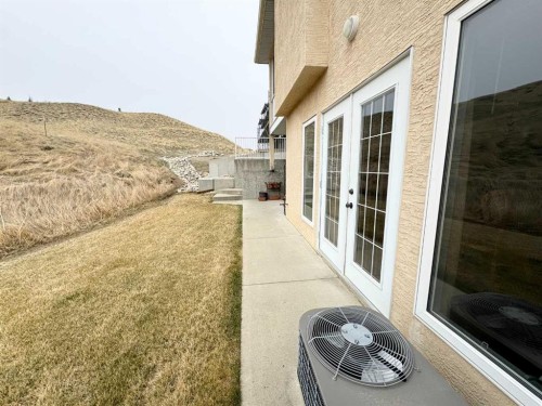 2-373 Canyon Boulevard West, Lethbridge, AB - Outdoor
