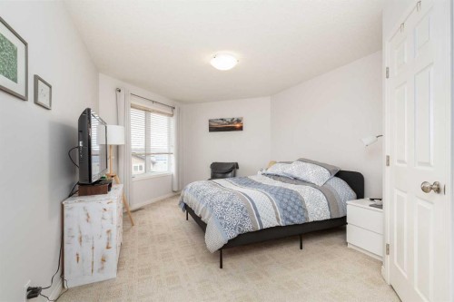 4405 Lake Drive, Coalhurst, AB - Indoor Photo Showing Bedroom