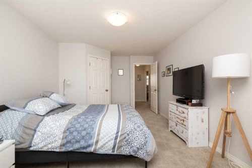 4405 Lake Drive, Coalhurst, AB - Indoor Photo Showing Bedroom