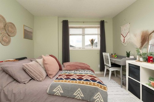 4405 Lake Drive, Coalhurst, AB - Indoor Photo Showing Bedroom