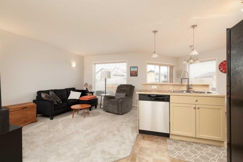 4405 Lake Drive, Coalhurst, AB - Indoor