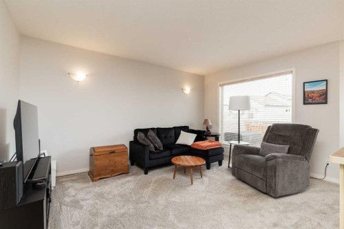 4405 Lake Drive, Coalhurst, AB - Indoor Photo Showing Living Room