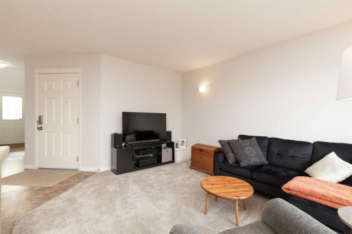 4405 Lake Drive, Coalhurst, AB - Indoor Photo Showing Living Room