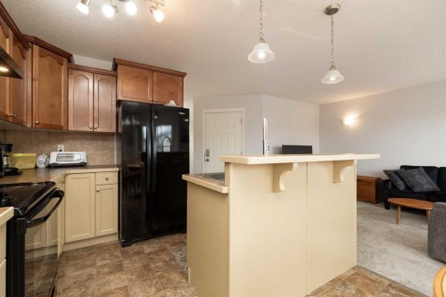 4405 Lake Drive, Coalhurst, AB - Indoor Photo Showing Kitchen