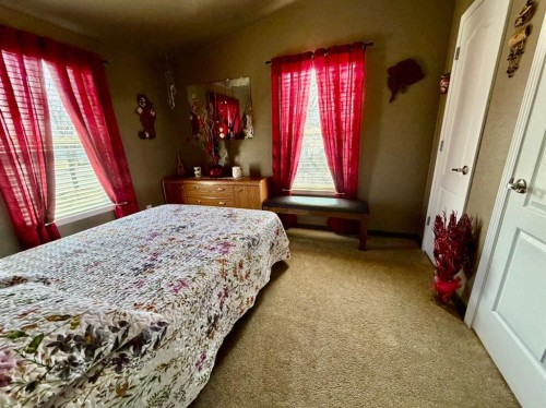 206 Railway Avenue, Coaldale, AB 