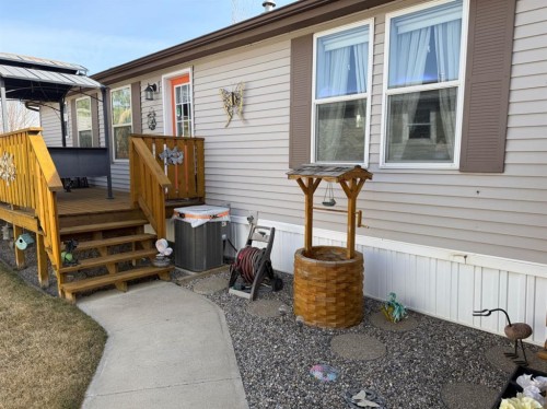 206 Railway Avenue, Coaldale, AB 