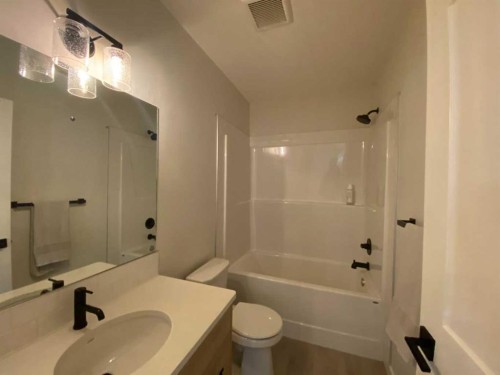 130 Prairie Gold St, Taber, AB - Indoor Photo Showing Bathroom