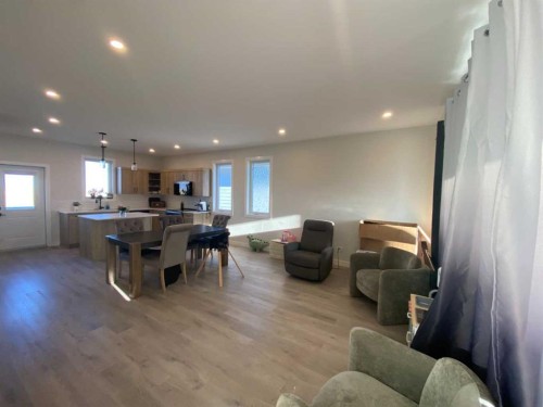 130 Prairie Gold St, Taber, AB - Indoor Photo Showing Other Room