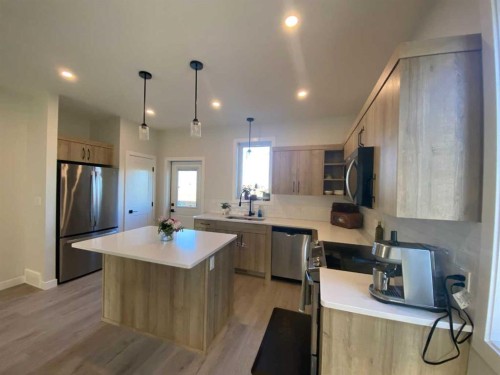 130 Prairie Gold St, Taber, AB - Indoor Photo Showing Kitchen