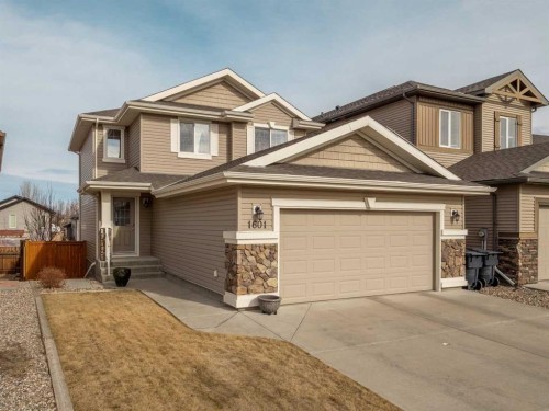 1601 Coalbanks Boulevard West, Lethbridge, AB - Outdoor