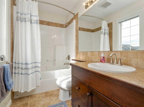 1601 Coalbanks Boulevard West, Lethbridge, AB - Indoor Photo Showing Bathroom
