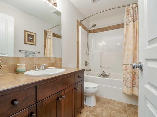 1601 Coalbanks Boulevard West, Lethbridge, AB - Indoor Photo Showing Bathroom