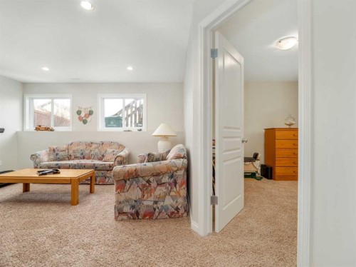 1601 Coalbanks Boulevard West, Lethbridge, AB - Indoor