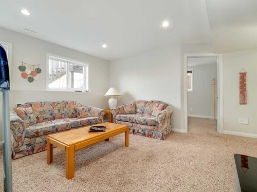 1601 Coalbanks Boulevard West, Lethbridge, AB - Indoor Photo Showing Living Room