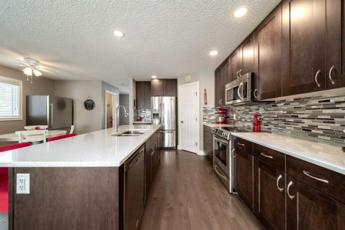 839 37 Avenue, Edmonton, AB - Indoor Photo Showing Kitchen With Upgraded Kitchen