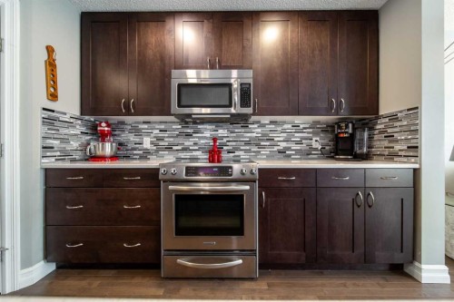 839 37 Avenue, Edmonton, AB - Indoor Photo Showing Kitchen With Upgraded Kitchen