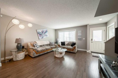 839 37 Avenue, Edmonton, AB - Indoor Photo Showing Living Room