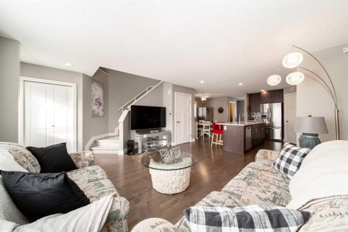 839 37 Avenue, Edmonton, AB - Indoor Photo Showing Living Room