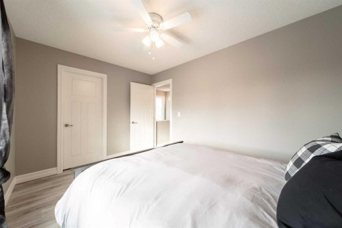 839 37 Avenue, Edmonton, AB - Indoor Photo Showing Bedroom