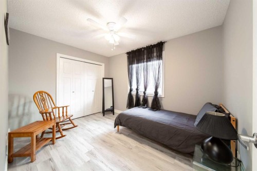 839 37 Avenue, Edmonton, AB - Indoor Photo Showing Bedroom