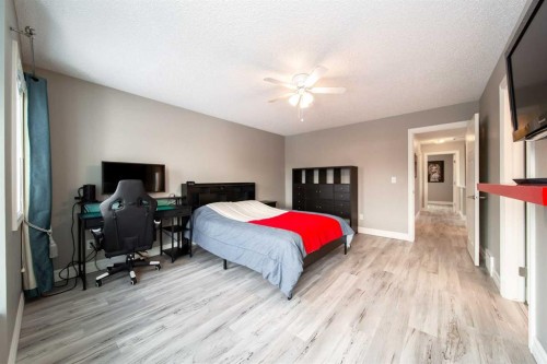 839 37 Avenue, Edmonton, AB - Indoor Photo Showing Bedroom