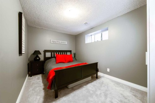 839 37 Avenue, Edmonton, AB - Indoor Photo Showing Bedroom