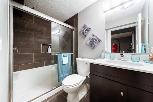 839 37 Avenue, Edmonton, AB - Indoor Photo Showing Bathroom