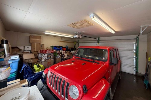 839 37 Avenue, Edmonton, AB - Indoor Photo Showing Garage