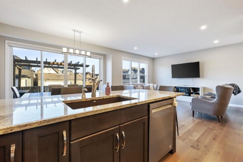 370 Magnolia Heath Se, Calgary, AB - Indoor