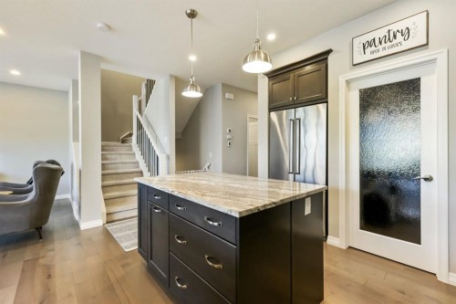 370 Magnolia Heath Se, Calgary, AB - Indoor Photo Showing Kitchen