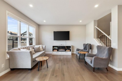 370 Magnolia Heath Se, Calgary, AB - Indoor Photo Showing Living Room