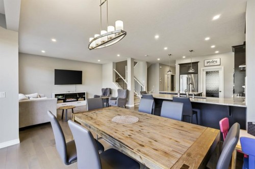 370 Magnolia Heath Se, Calgary, AB - Indoor Photo Showing Dining Room