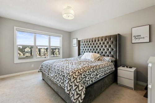 370 Magnolia Heath Se, Calgary, AB - Indoor Photo Showing Bedroom