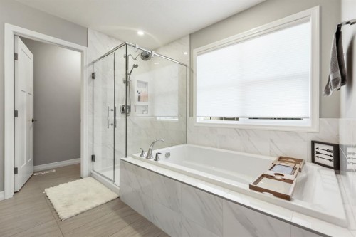 370 Magnolia Heath Se, Calgary, AB - Indoor Photo Showing Bathroom