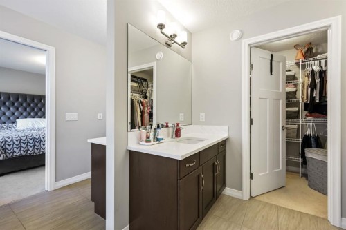 370 Magnolia Heath Se, Calgary, AB - Indoor Photo Showing Other Room