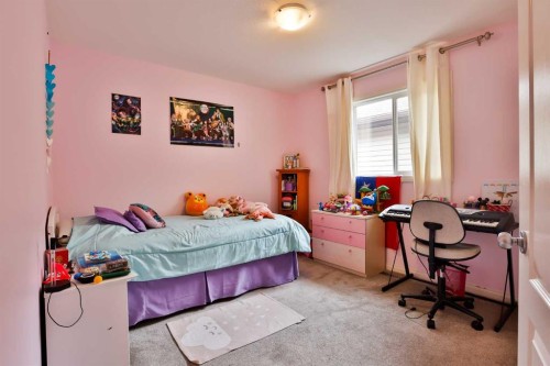 66 Coalbanks Gate West, Lethbridge, AB - Indoor Photo Showing Bedroom