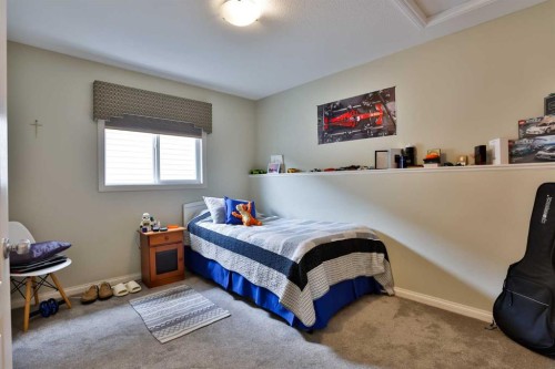 66 Coalbanks Gate West, Lethbridge, AB - Indoor Photo Showing Bedroom