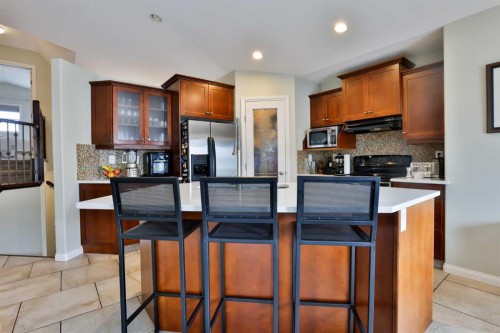 66 Coalbanks Gate West, Lethbridge, AB - Indoor Photo Showing Kitchen