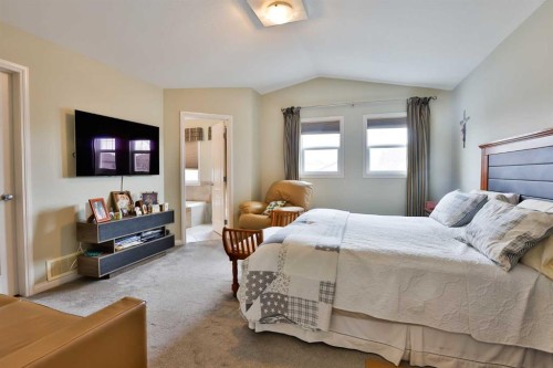 66 Coalbanks Gate West, Lethbridge, AB - Indoor Photo Showing Bedroom