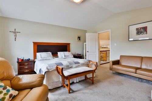 66 Coalbanks Gate West, Lethbridge, AB - Indoor Photo Showing Bedroom
