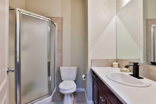 66 Coalbanks Gate West, Lethbridge, AB - Indoor Photo Showing Bathroom