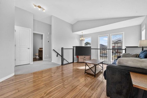 107 Keystone Terrace West, Lethbridge, AB - Indoor Photo Showing Living Room