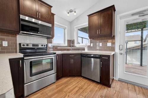 107 Keystone Terrace West, Lethbridge, AB - Indoor Photo Showing Kitchen