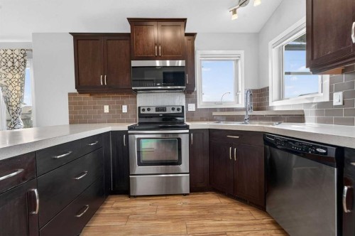 107 Keystone Terrace West, Lethbridge, AB - Indoor Photo Showing Kitchen