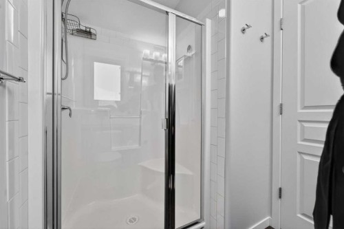 107 Keystone Terrace West, Lethbridge, AB - Indoor Photo Showing Bathroom