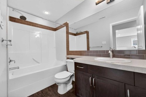 107 Keystone Terrace West, Lethbridge, AB - Indoor Photo Showing Bathroom